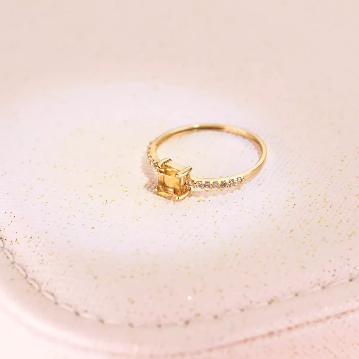 070QTS. G-VS2. CITRINO 4X4MM CUERPO 1 MM 1