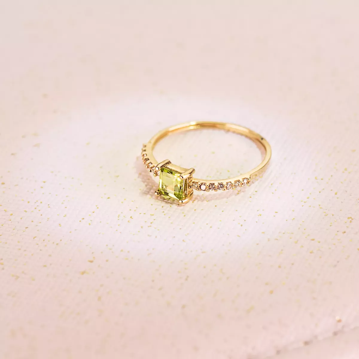 070 QTS. G-VS2. OLIVINA 4X4 MM CUERPO 1 MM 1