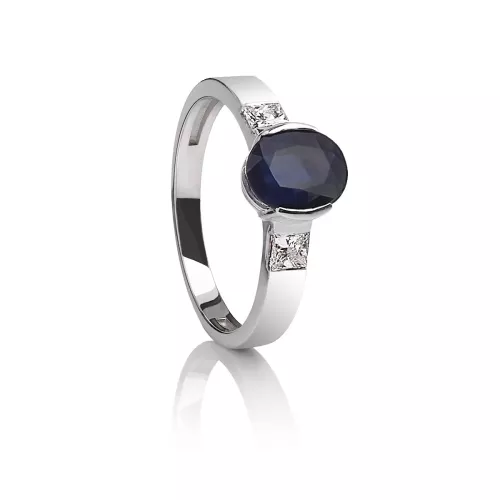 Sortija de oro blanco diamantes y zafiro azul natural