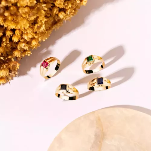 18K SOLITARIO ORO AMARILLO PEQUEÑO BEBE O MEÑIQUE CIRCONITA AZUL CUADRADA 3.5MM 1,31gr