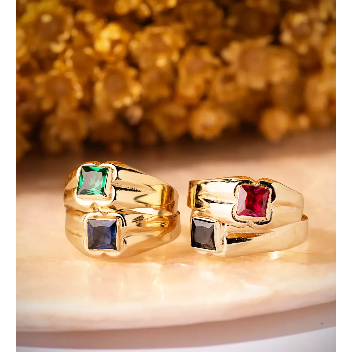 18K SOLITARIO ORO AMARILLO PEQUEÑO BEBE O MEÑIQUE CIRCONITA VERDE CUADRADA 3.5MM 1,31gr