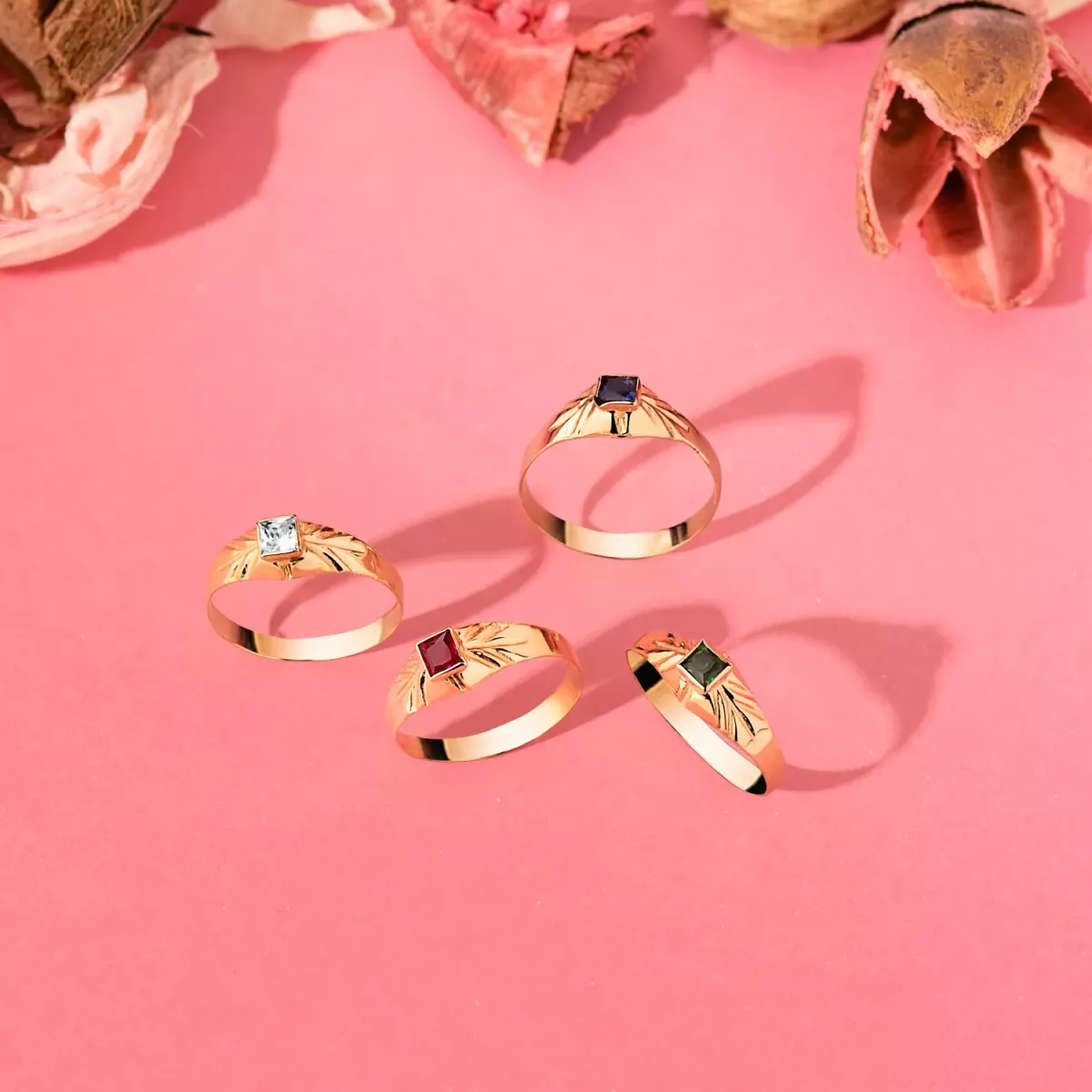 18K SOLITARIO ORO AMARILLO PEQUEÑO BEBE O MEÑIQUE CIRCONITA VERDE CUADRADA 3X3MM 0,84gr